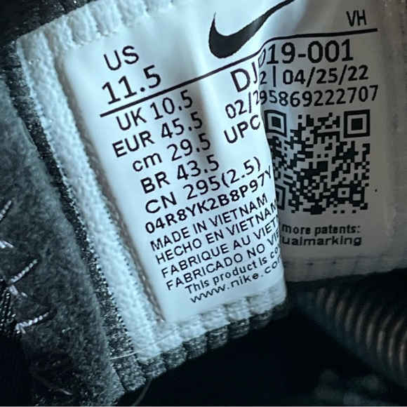 Nike Black and Gray Athletic Shoes - Picture 8 of 11